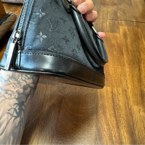 Louis Vuitton Satin Alma - Picture 6 of 16